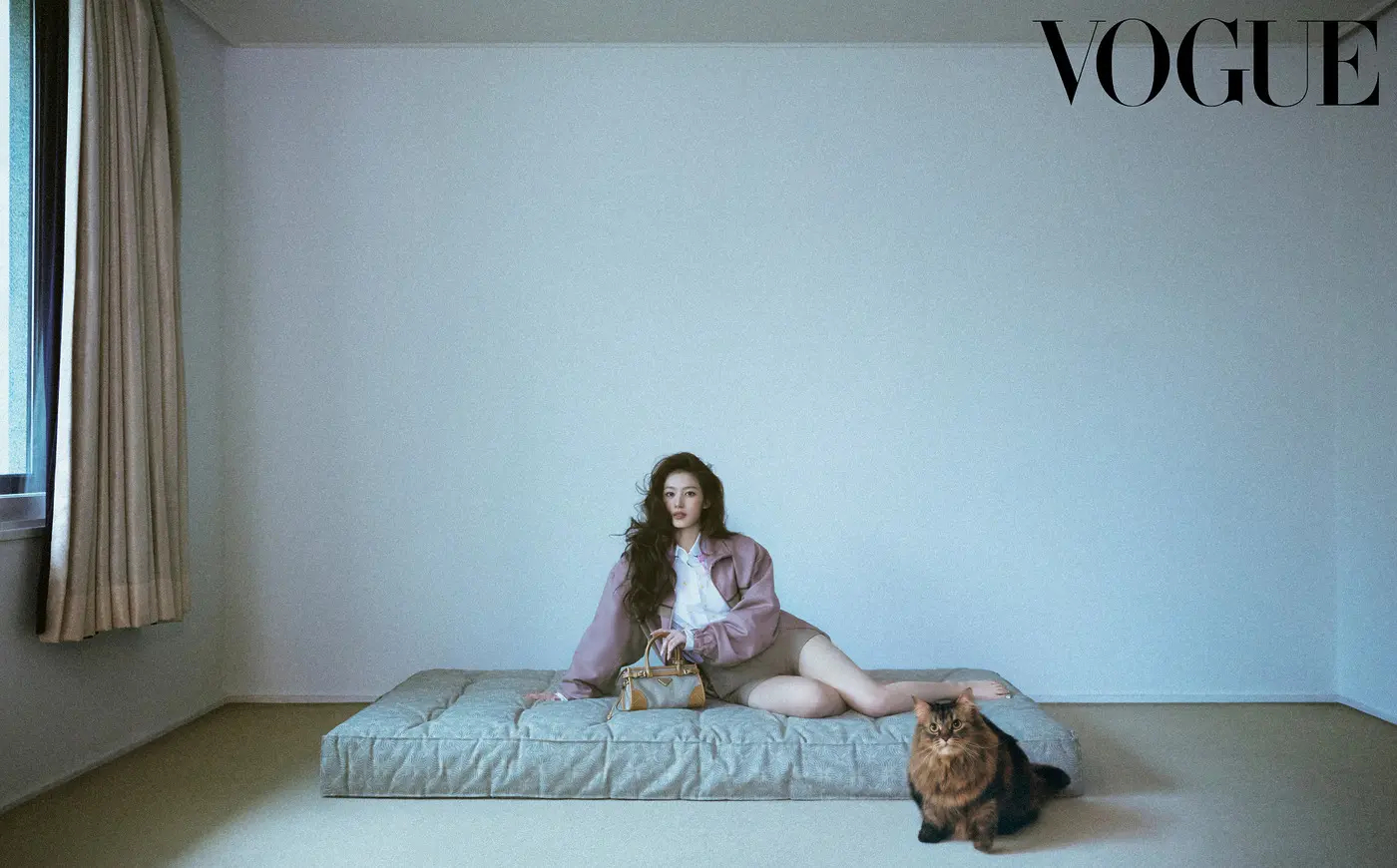 【Theqoo】TWICE Sana《Vogue Korea》6月刊Prada画