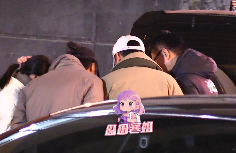 吴京近况宛如年轻小伙 整理妆容后的吴京颜值蹭蹭回升！和老朋友俞白眉聚餐，看起来年