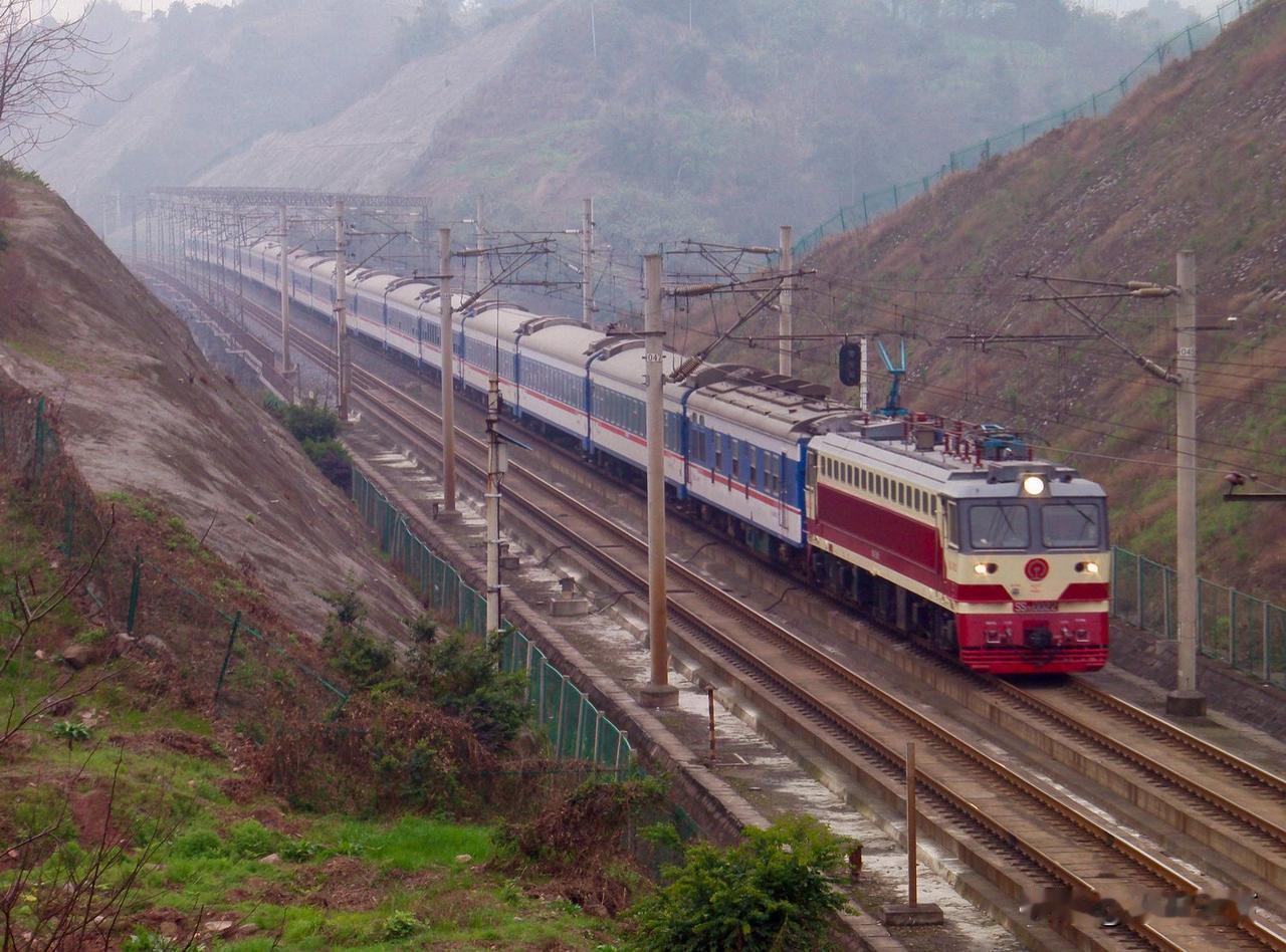 2013年春运期间拍摄的T258次列车，当时这趟列车运行重庆北到武汉。这趟列车上