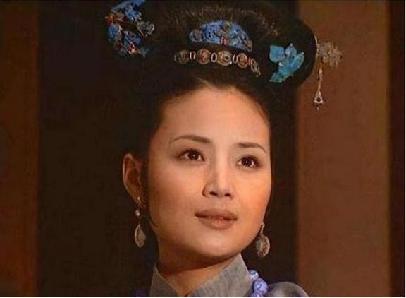 1705年，终年不洗澡，不吃药的93岁宫女苏麻喇姑逝世，51岁的康熙为了再见她一