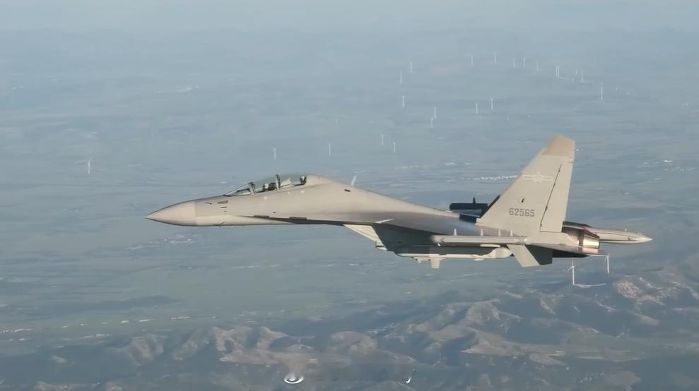 歼-16D、歼-20、歼-20A、歼-20S、歼-35A空对空阅兵镜头里的大国重