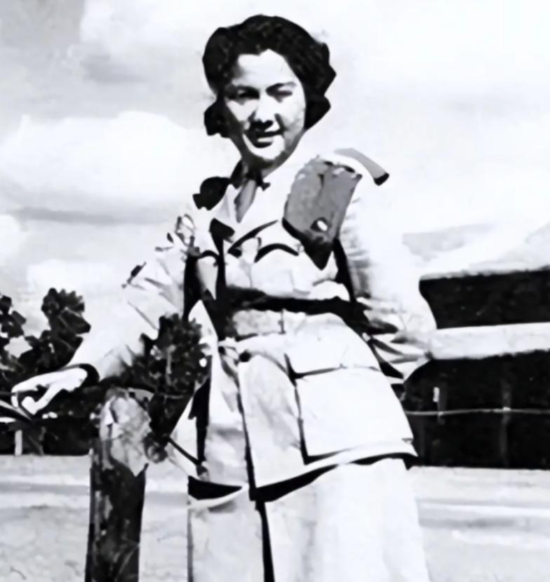 1942年，凶残的日军杀了3名女护士。然而，女护士却提议说：“我们把内衣脱了。”