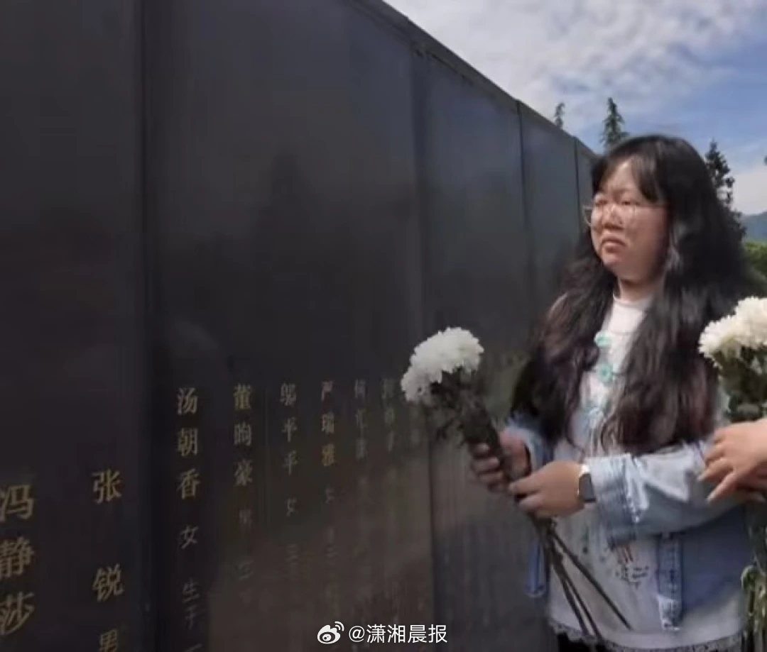 【#汶川地震截肢女孩成篮球运动员#，#女子讲述地震被困102小时后的人生#：轮椅