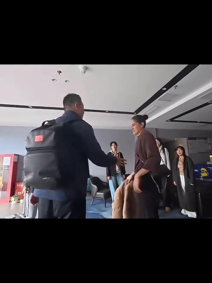 谢谢，再次感谢。对。