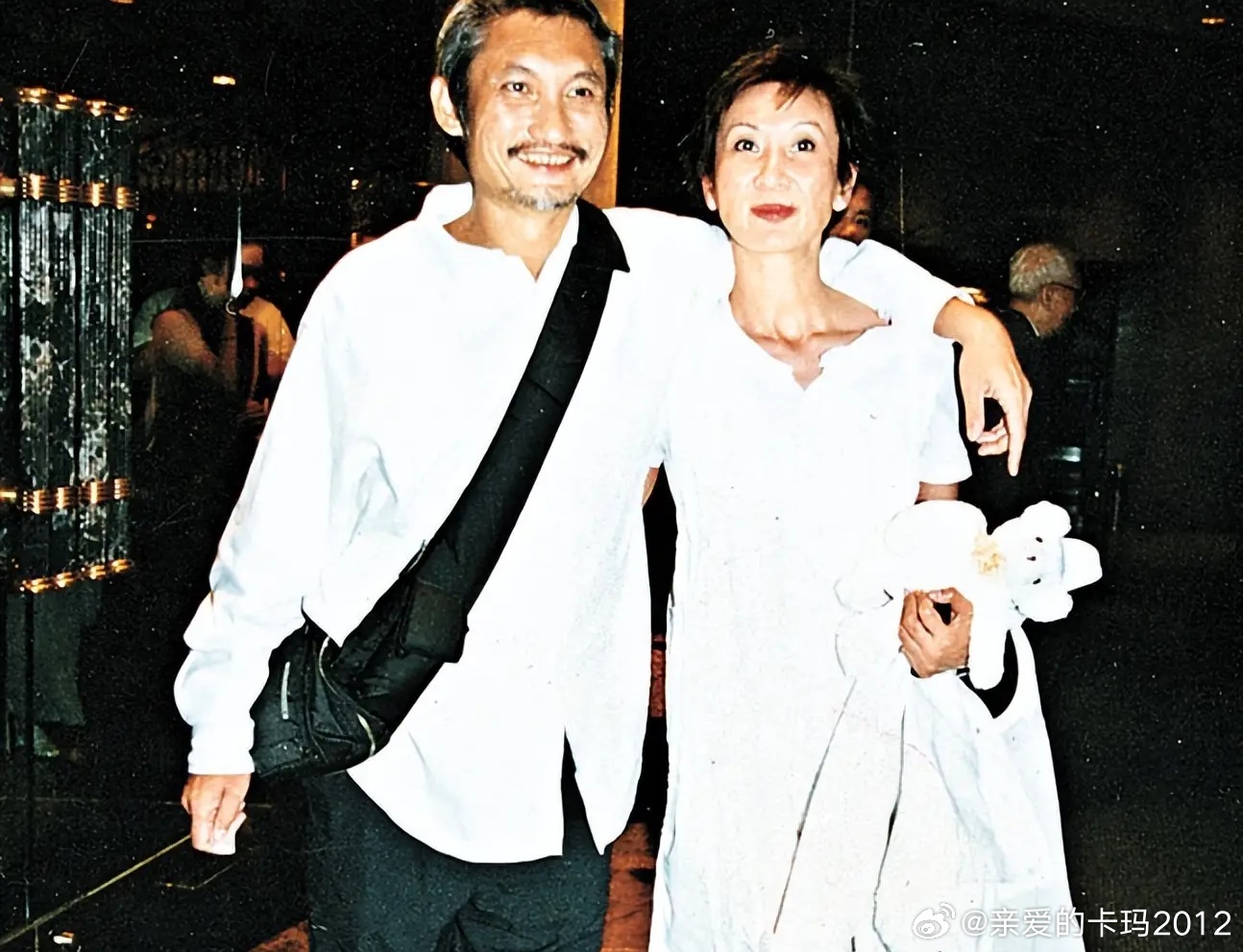 怎么骂起徐克来了？说施南生原本不想丁克，但徐克不想生孩子，施南生听从他，结果后来