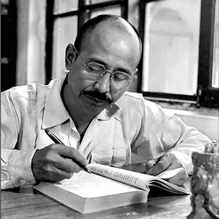 柳青（1916—1978），原名刘蕴华，陕西吴堡人，当代现实主义作家。1936年