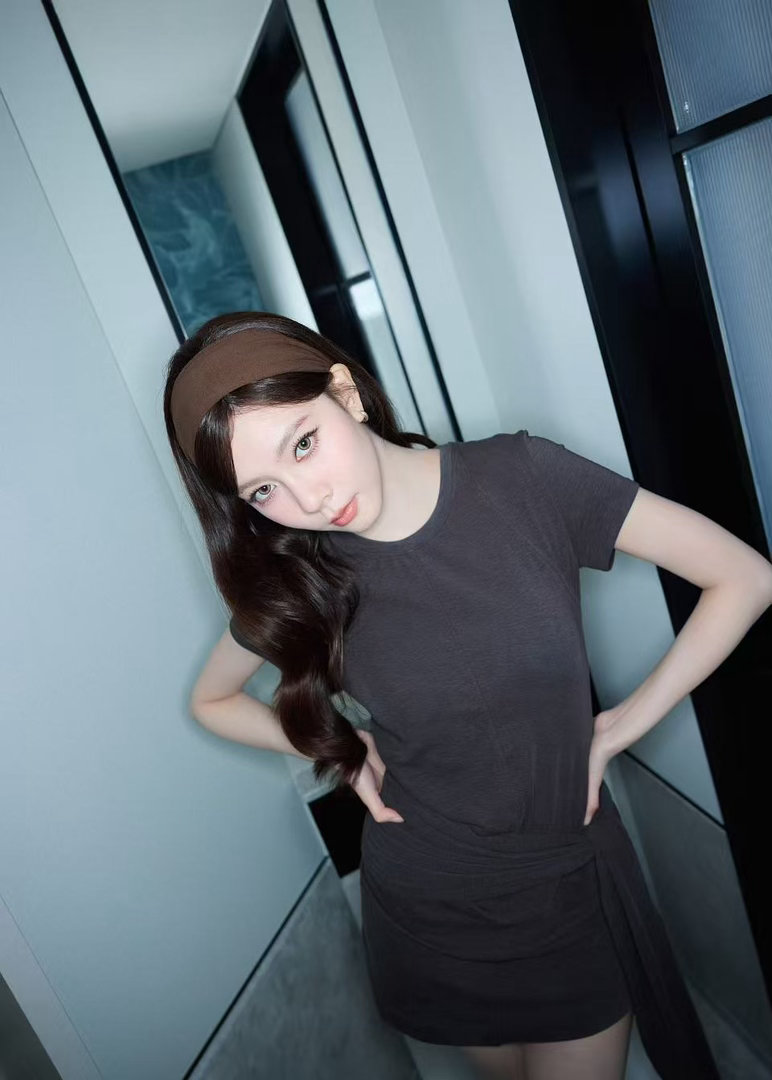 宋妍霏 少关注人的臀不是瘦，是紧致；不是单薄，是力量。宋妍霏的身材状态，是长期运