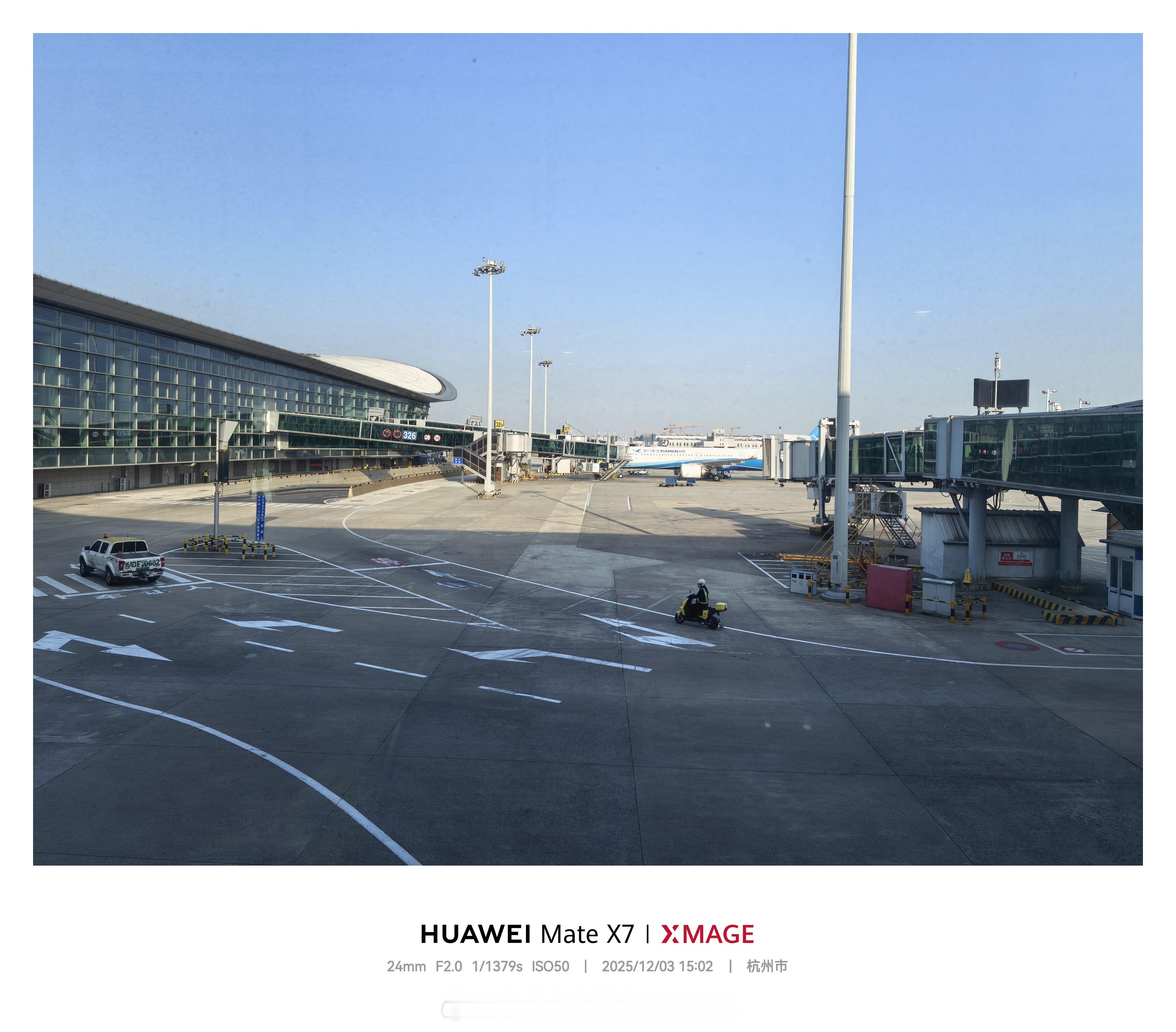 杭州室外温度很nice，估计室内就不nice了2个小时，今晚有两场发布会几乎同时