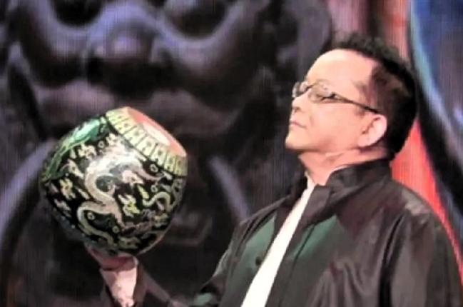 脸都打肿了！新华社这回算是直接把那个遮羞布给掀开了。
当初那一帮子专家信誓旦旦说