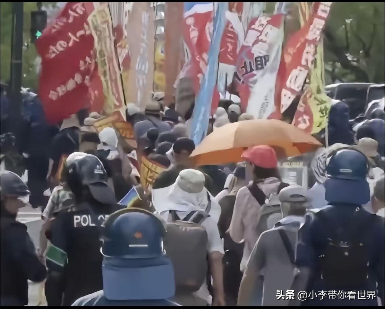 惊天大反转！！！
日本街头突然出现魔幻一幕：731部队罪证片上映前夕，竟有民众举