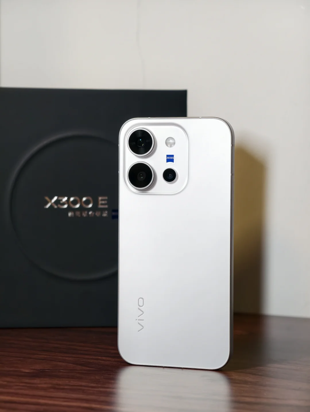 X300 E 月光白，夏天换机的优选机型