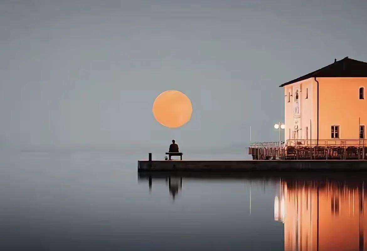 退休之后， 如果你的退休金， 在2000元以上的， 恭喜你已超过不少人了， 别小