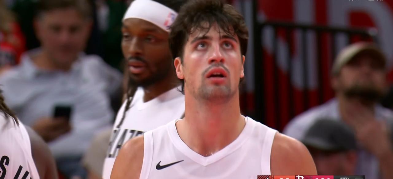 北京时间11月15日NBA常规赛，火箭主场140 - 116大胜开拓者。这场比赛