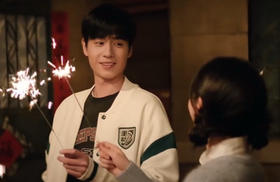 天才女友看完天才女友的预告，我想说后制人员抠图很辛苦吧，田曦薇我记得是圆脸，削下