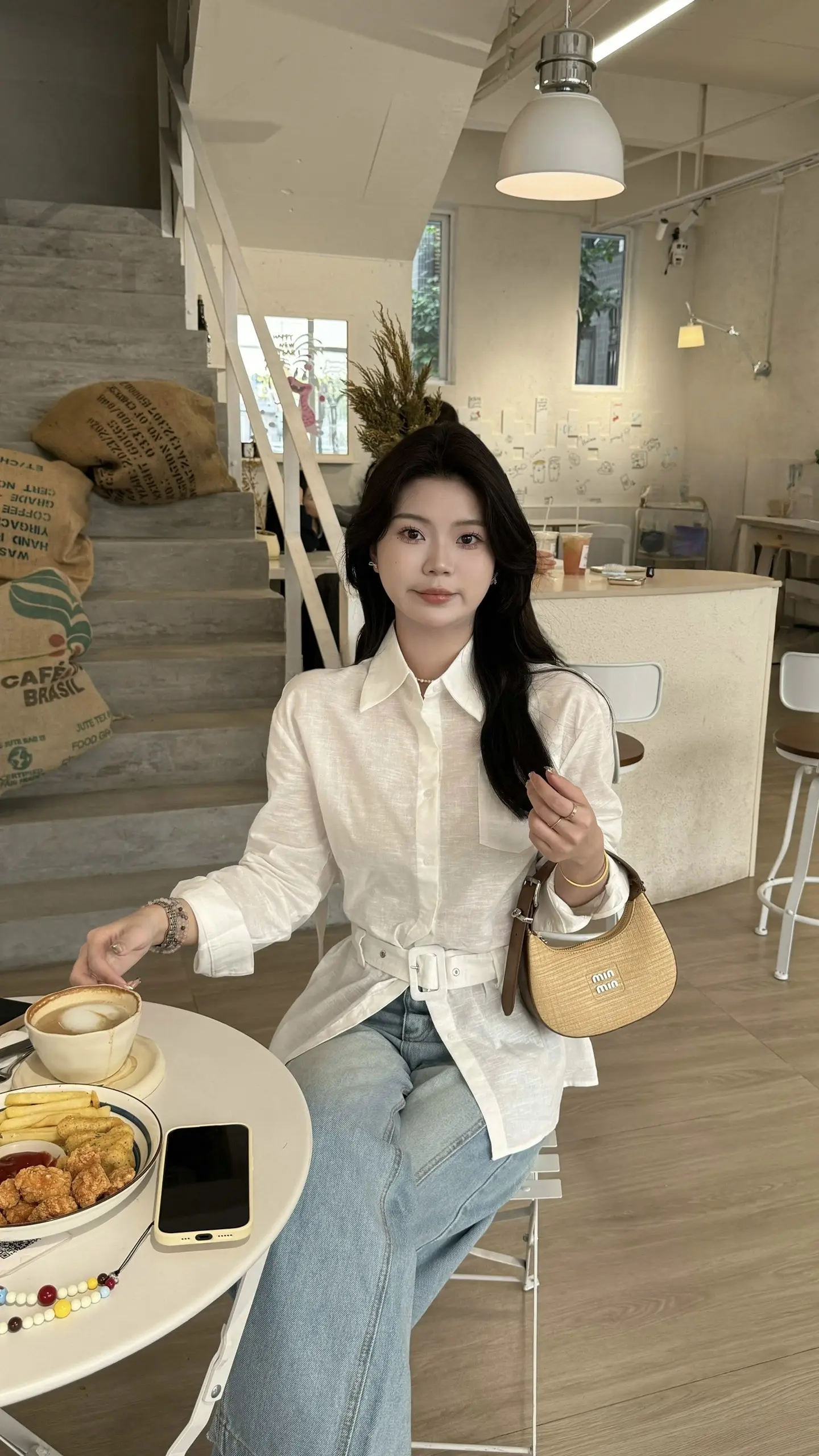 人只要活着 就会不断的犯错 出丑 搞砸 但你没必要对每件事都过度自省 ...