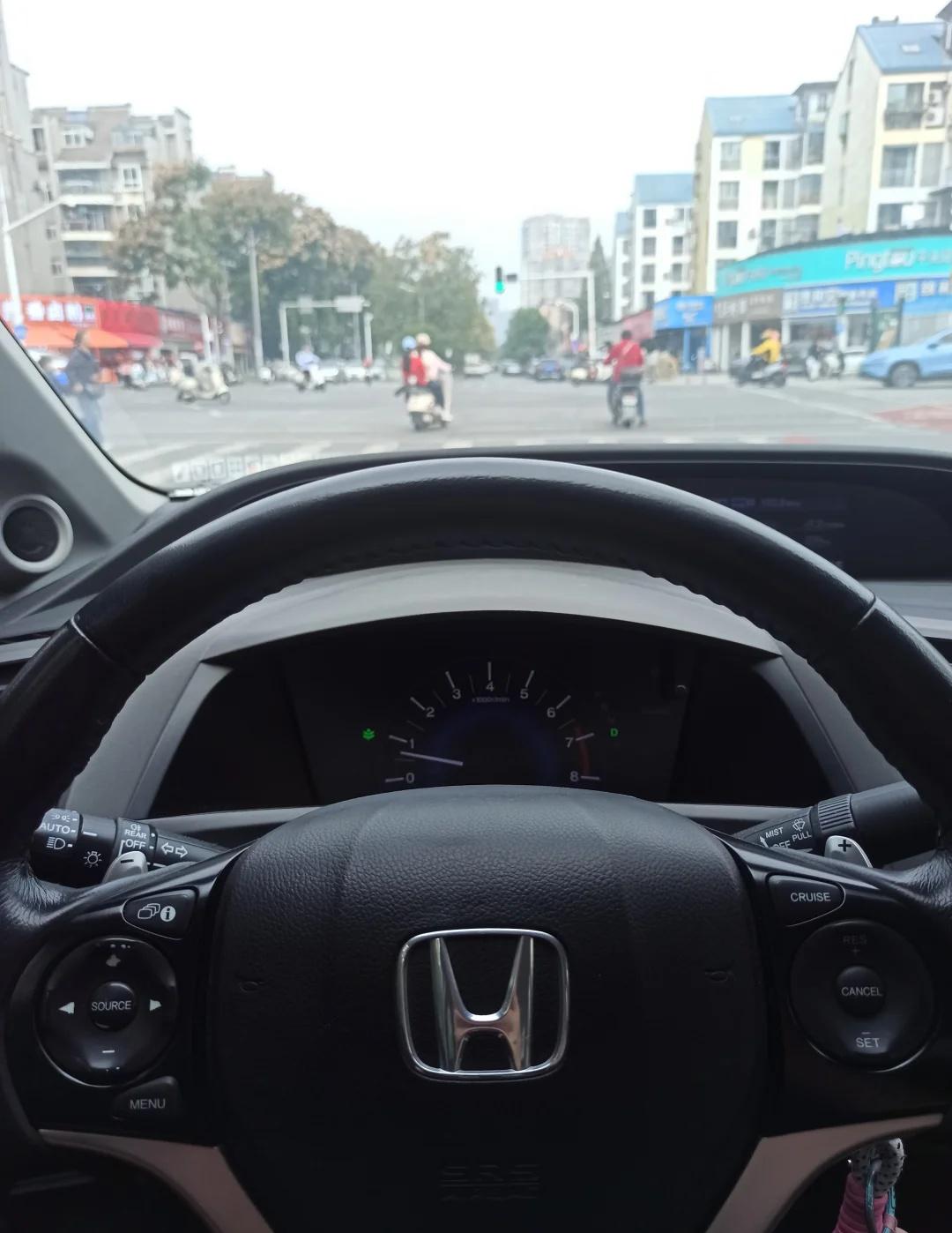 没事真的不想开四轮
太折磨人路上那些司机要么玩手机打电话要么玩命超速好好开车真的