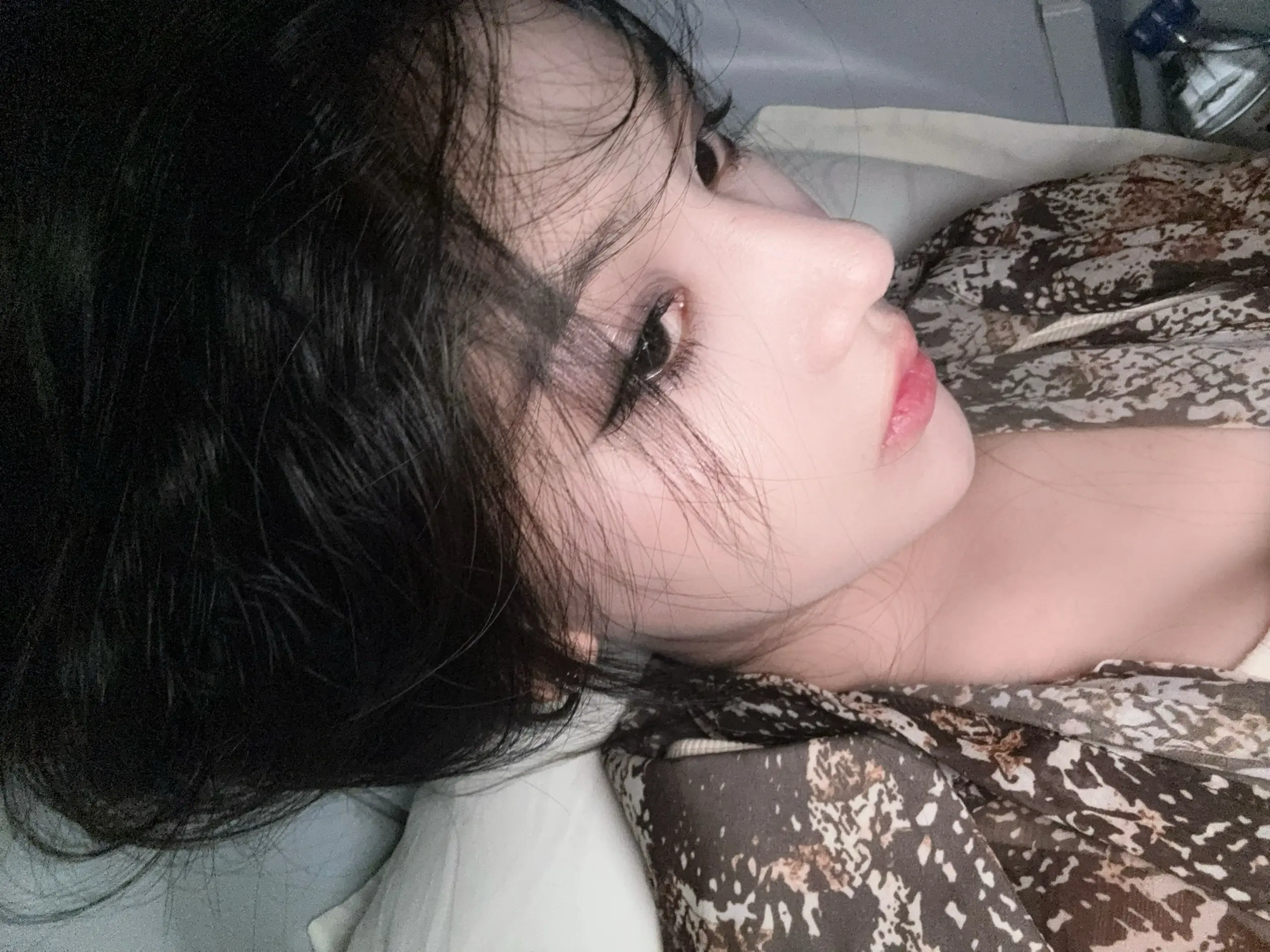 固执美丽的意义 固执空洞的美丽 我却有你的吻你的魂你的心。