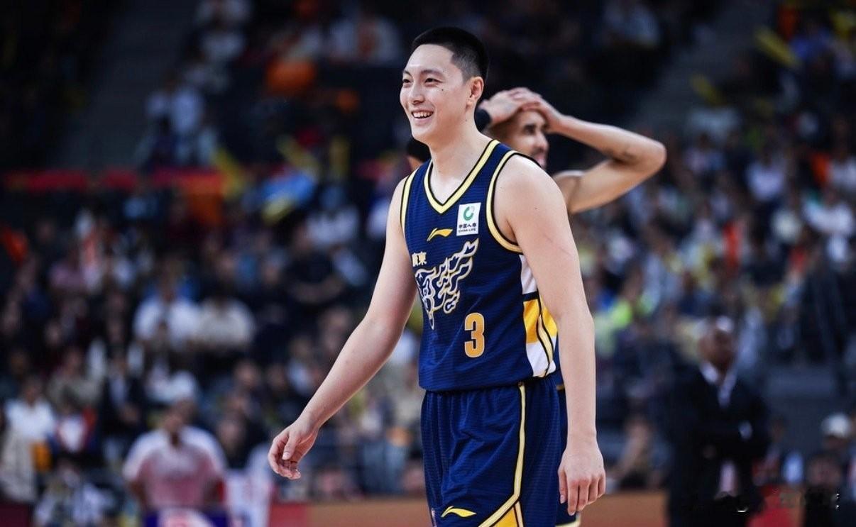 星光暗淡！郭艾伦、胡明轩连续第二场缺阵！

今晚广东男篮客场对阵龙狮男篮的比赛，