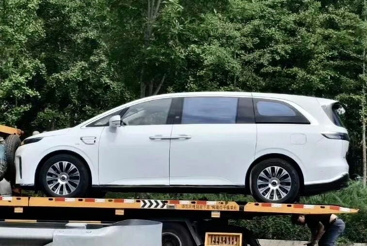 享界的MPV被拍到了享界v8新车MPV