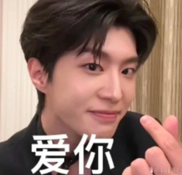 爱你老己只有毕业生听进去了毕业季吃上范丞丞红利了 谁不想体验范丞丞同款满配游戏账
