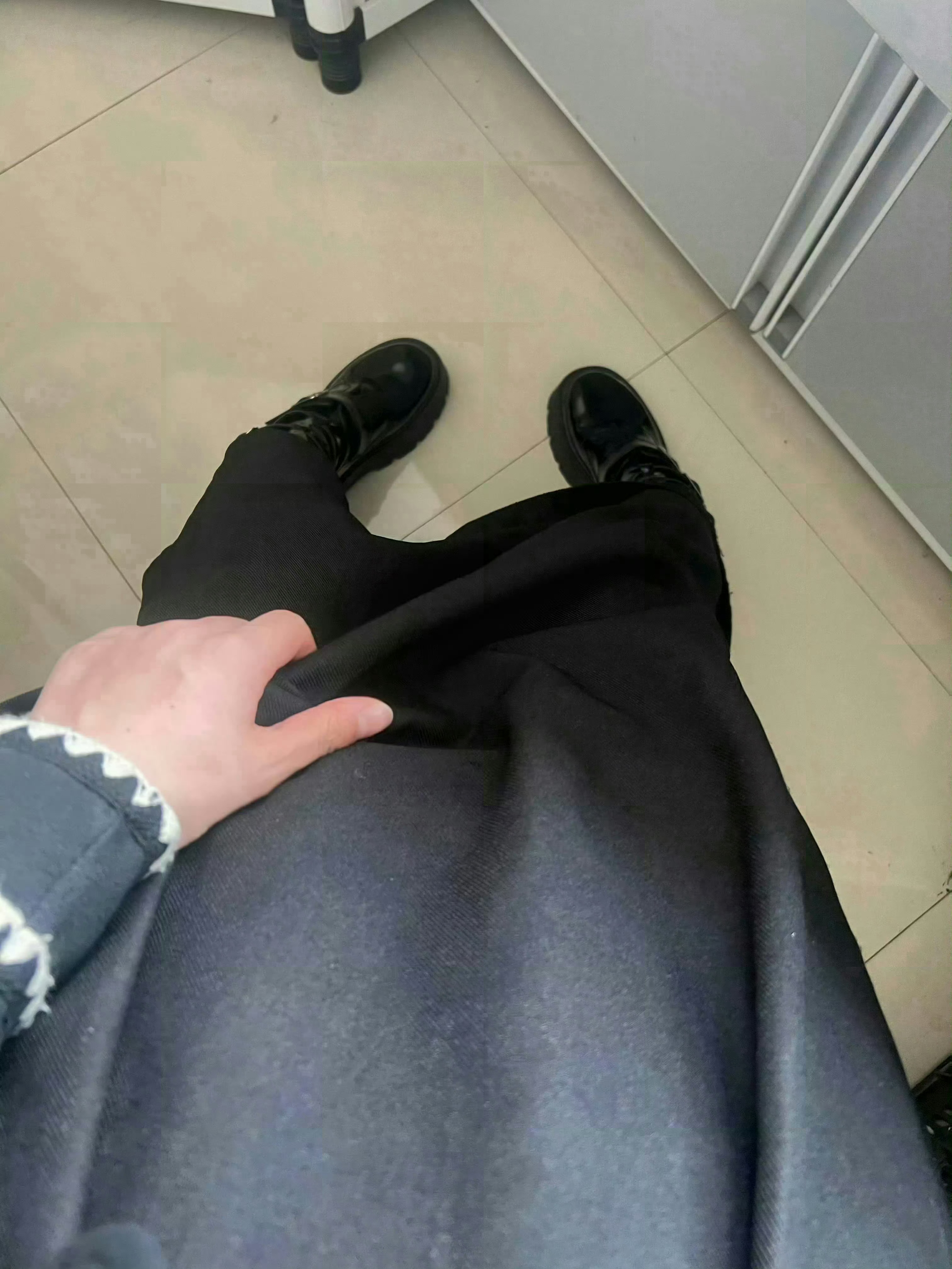 上班的时候，忍住偷偷摸鱼 