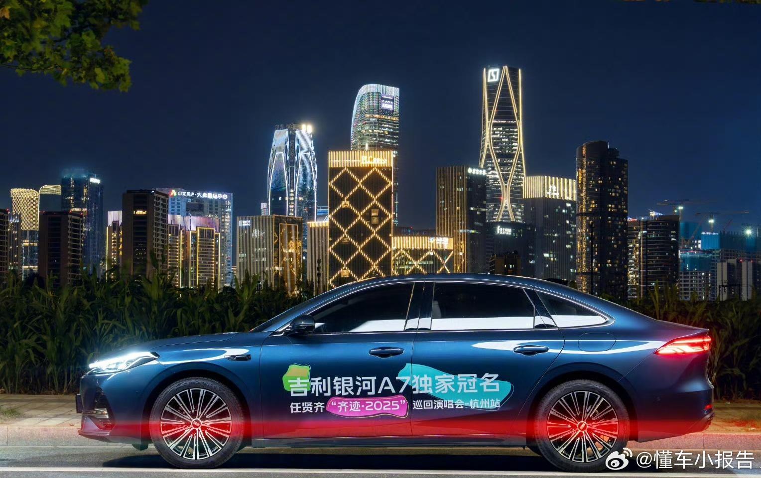 吉利银河A7 一登场就惊艳众人，14天交付破万，实力杠杠的。它用领先技术打破混动