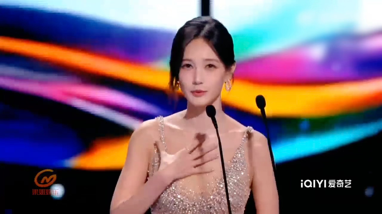 李一桐说紧张得一直在唱“心扑通扑通跳，左眼皮也狂跳”🆘李一桐说一直在唱心扑通扑