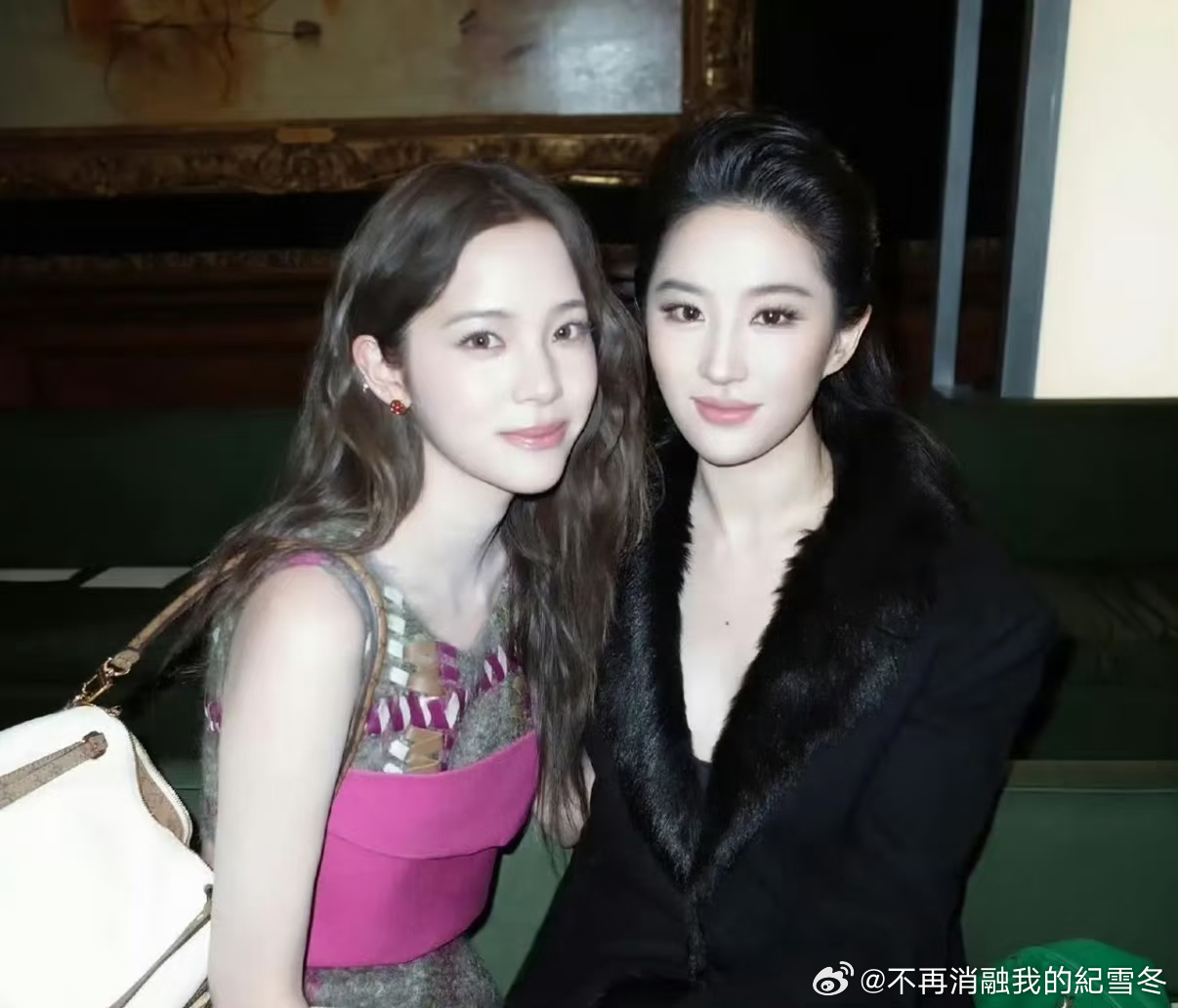 演员的脸到底有多小，刘亦菲的脸居然比小孩还小一圈，好可怕…… 