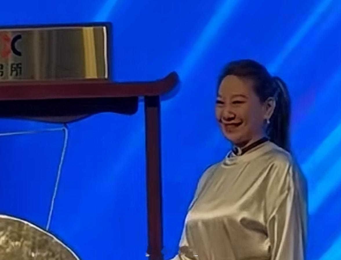 看了他老婆的脸还是有点东西在很强 这种老婆离不了一点 而且通透明白 