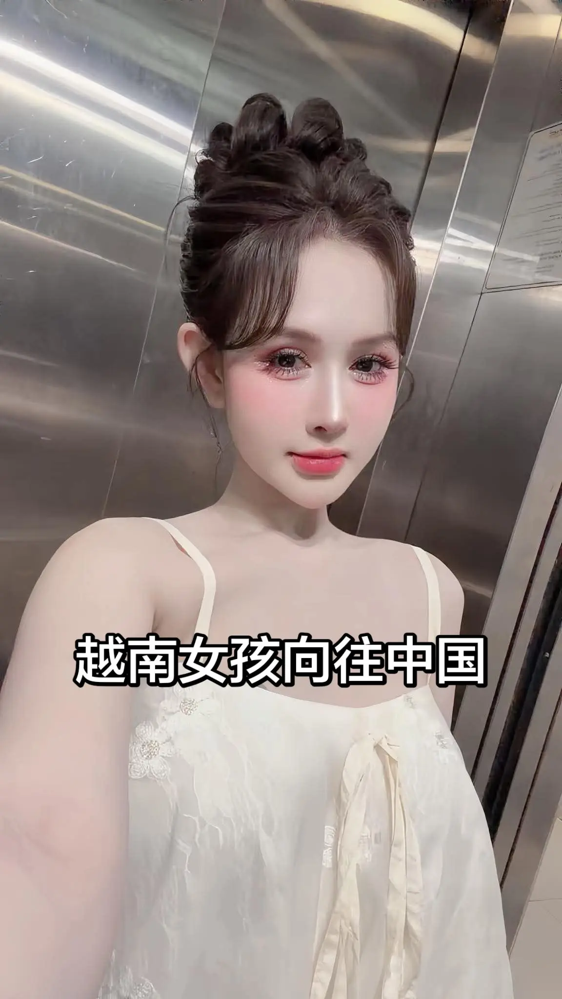 仙女感拿捏 白色连衣裙永远的神 仙女甜妹 仙女必备白色吊带裙 超仙儿超温柔