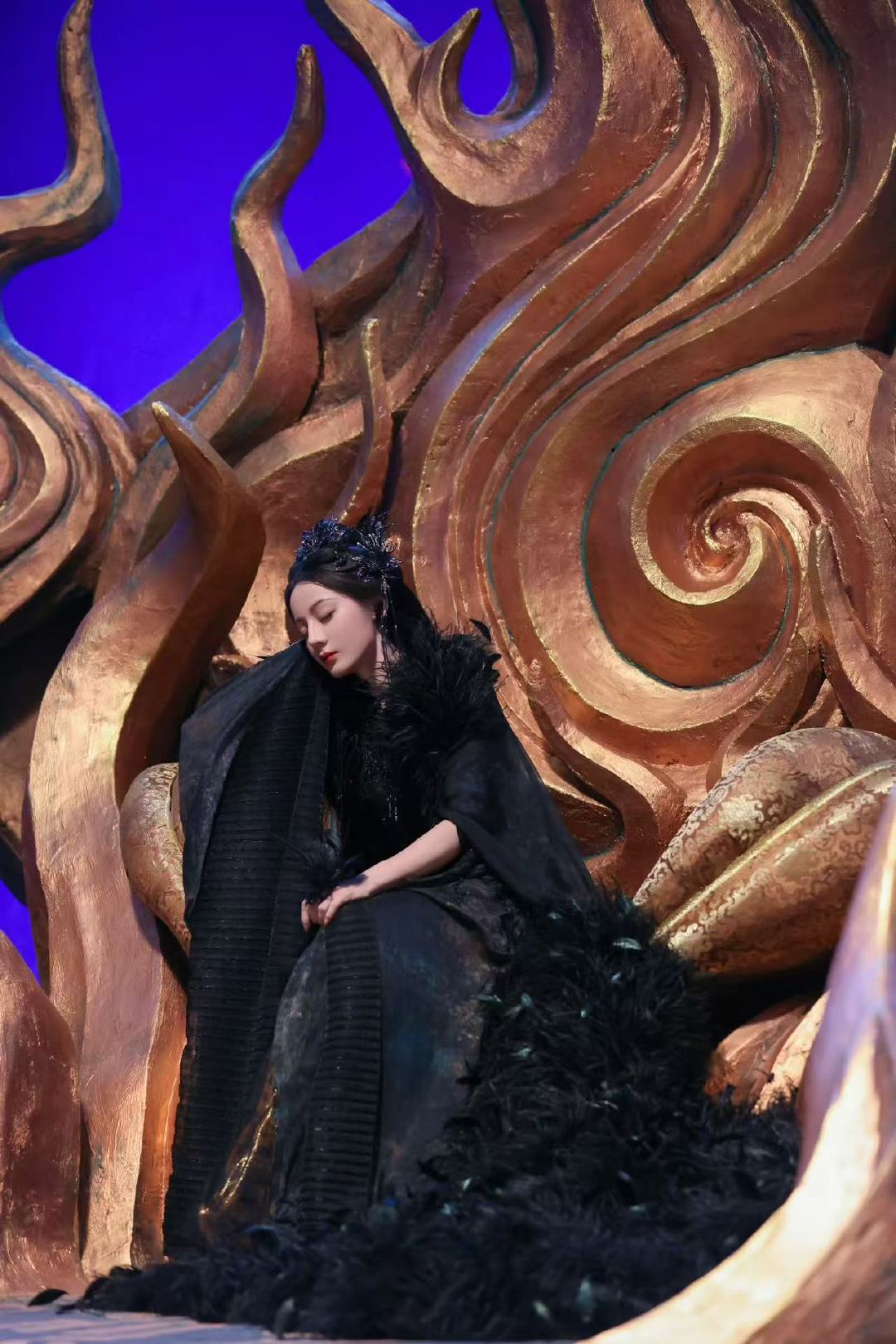 迪丽热巴贺思慕重回归墟迪丽热巴贺思慕王座之上 贺思慕重回归墟迪丽热巴