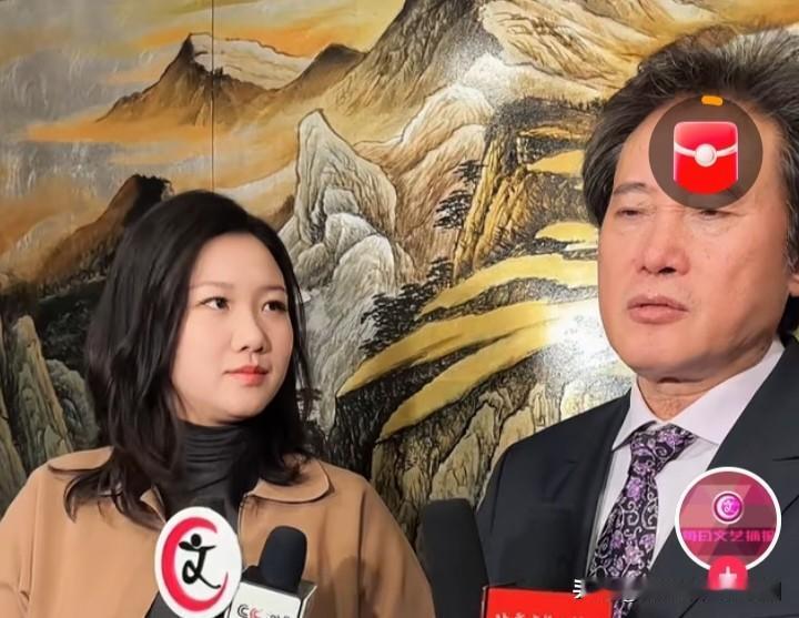 戴玉强的女儿被高估了

小编刷到了歌唱家戴玉强和女儿戴梓伊同台演出的视频，评论区