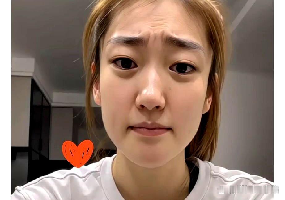前女篮国手李梦在网上发了个段子：“大家觉得我还能回国家队吗？离开快两年了，错过了