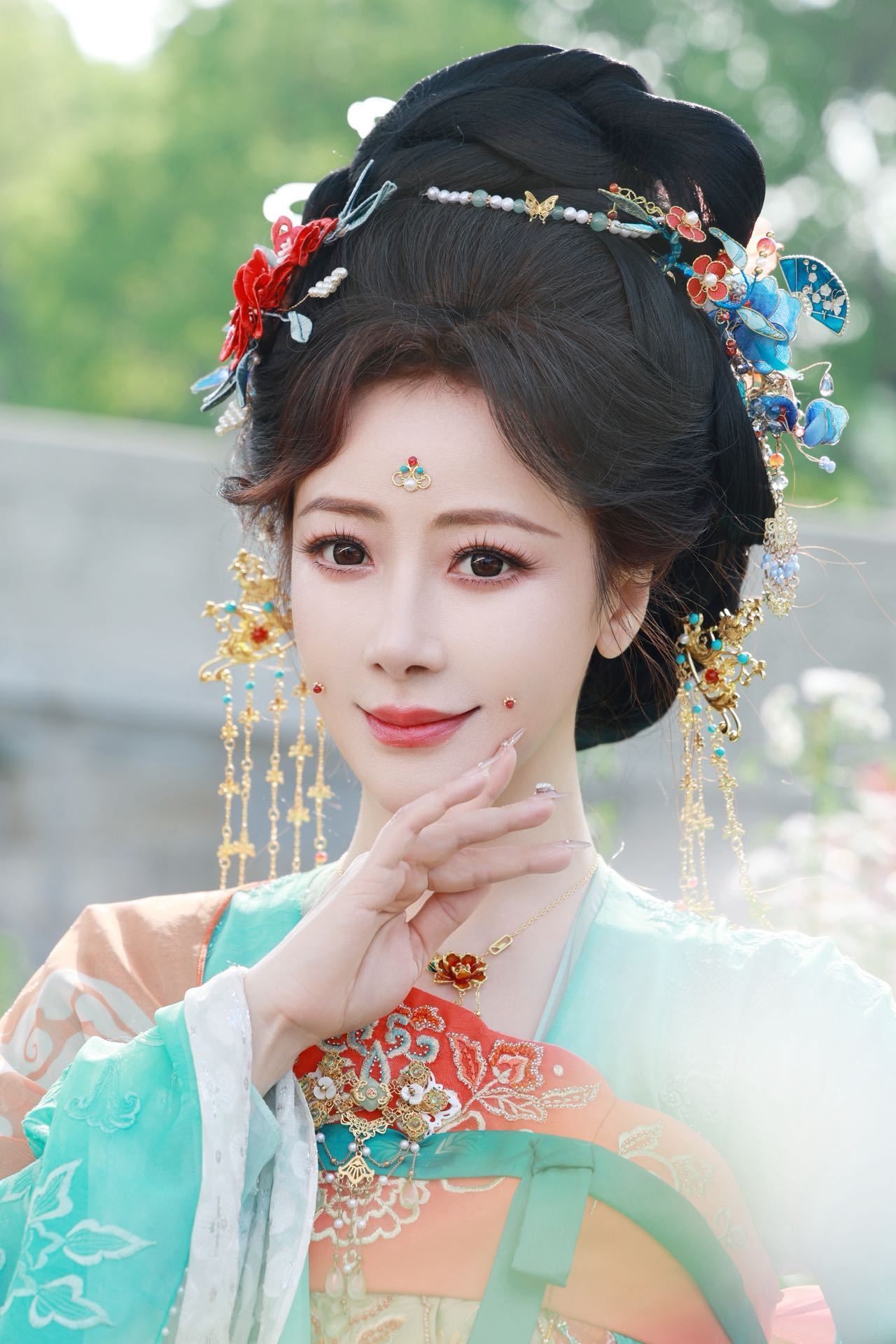陈紫函国风美人 我的天！和古装的适配度直接拉满💯！她往那一站，举手投足间的温婉