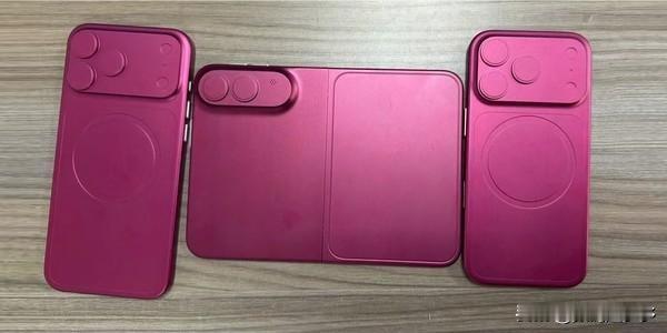 据外媒报道，苹果首款折叠屏iPhone预计将于今年秋季发布，可能命名为iPhon