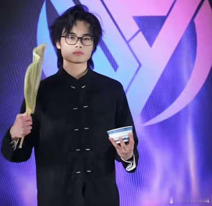 全球电竞在广州  看到了非遗文化所呈现出来了很多的一些惊喜了呀，而且我们也觉得能