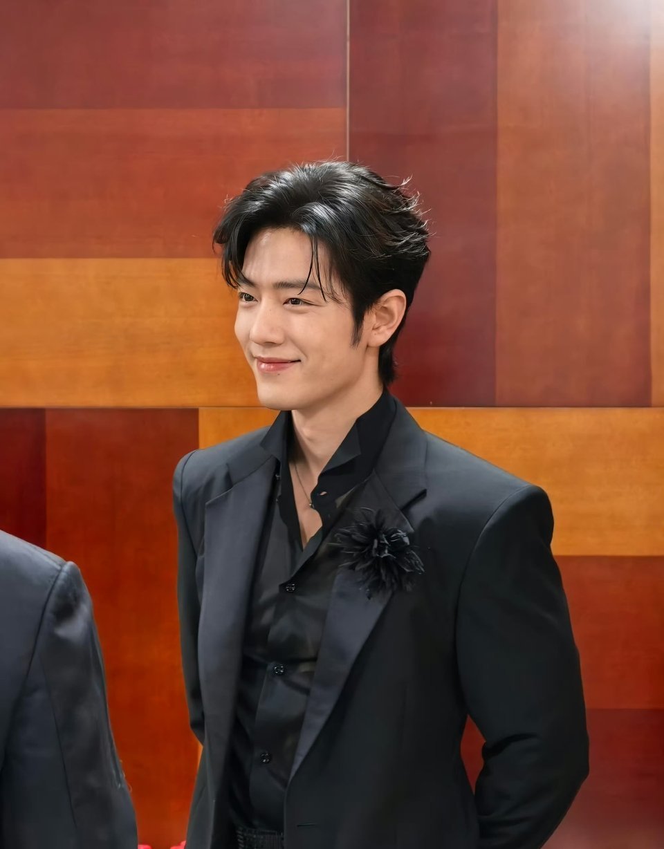 继《藏海传》斩获视帝后，肖战再凭《得闲谨制》获得影帝，恭喜肖战，90生唯一影视双