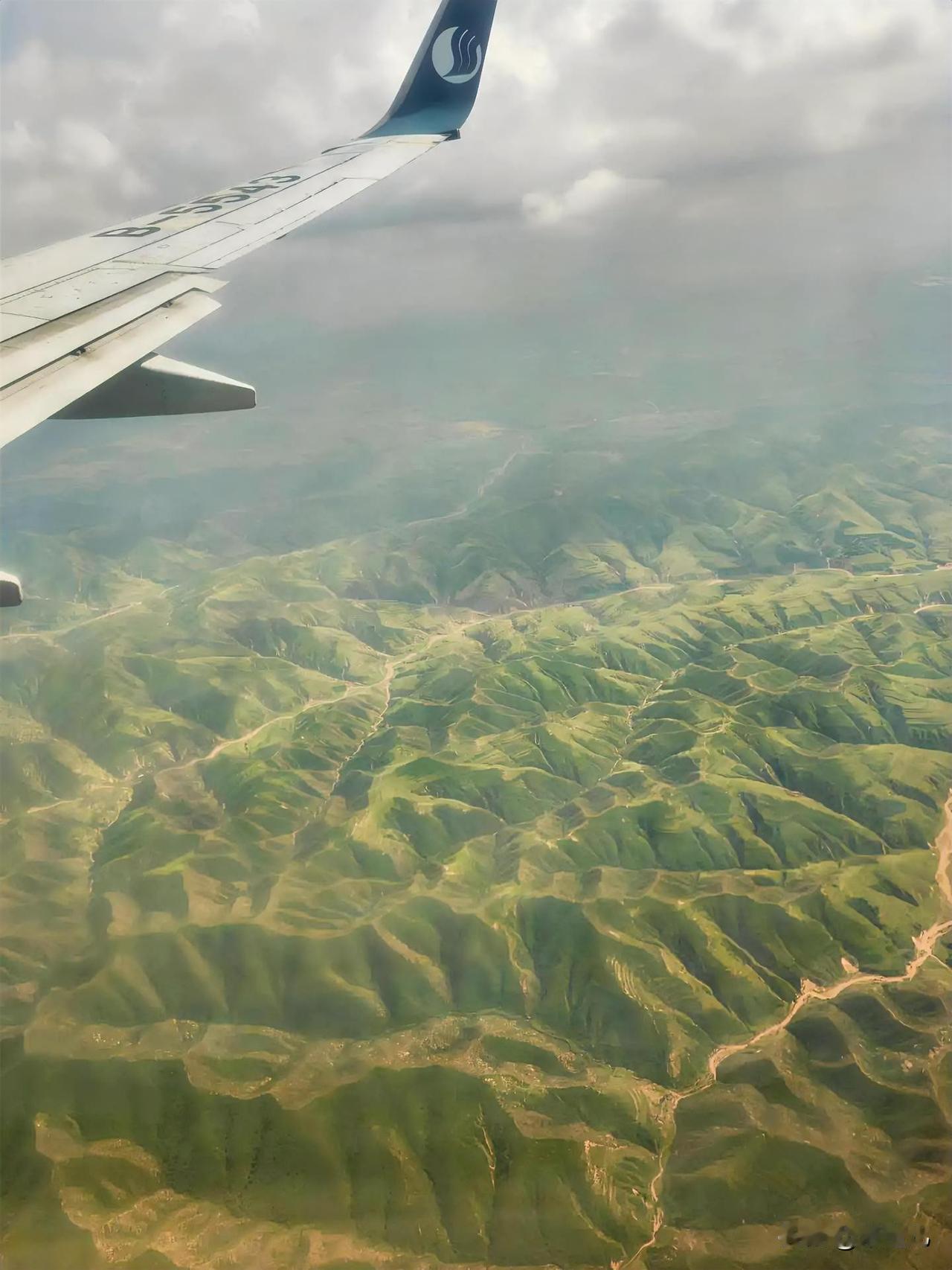 教师暑假旅游遭举报，
教师旅游发朋友圈遭禁止，
我就不理解了，意思教师就不是人，