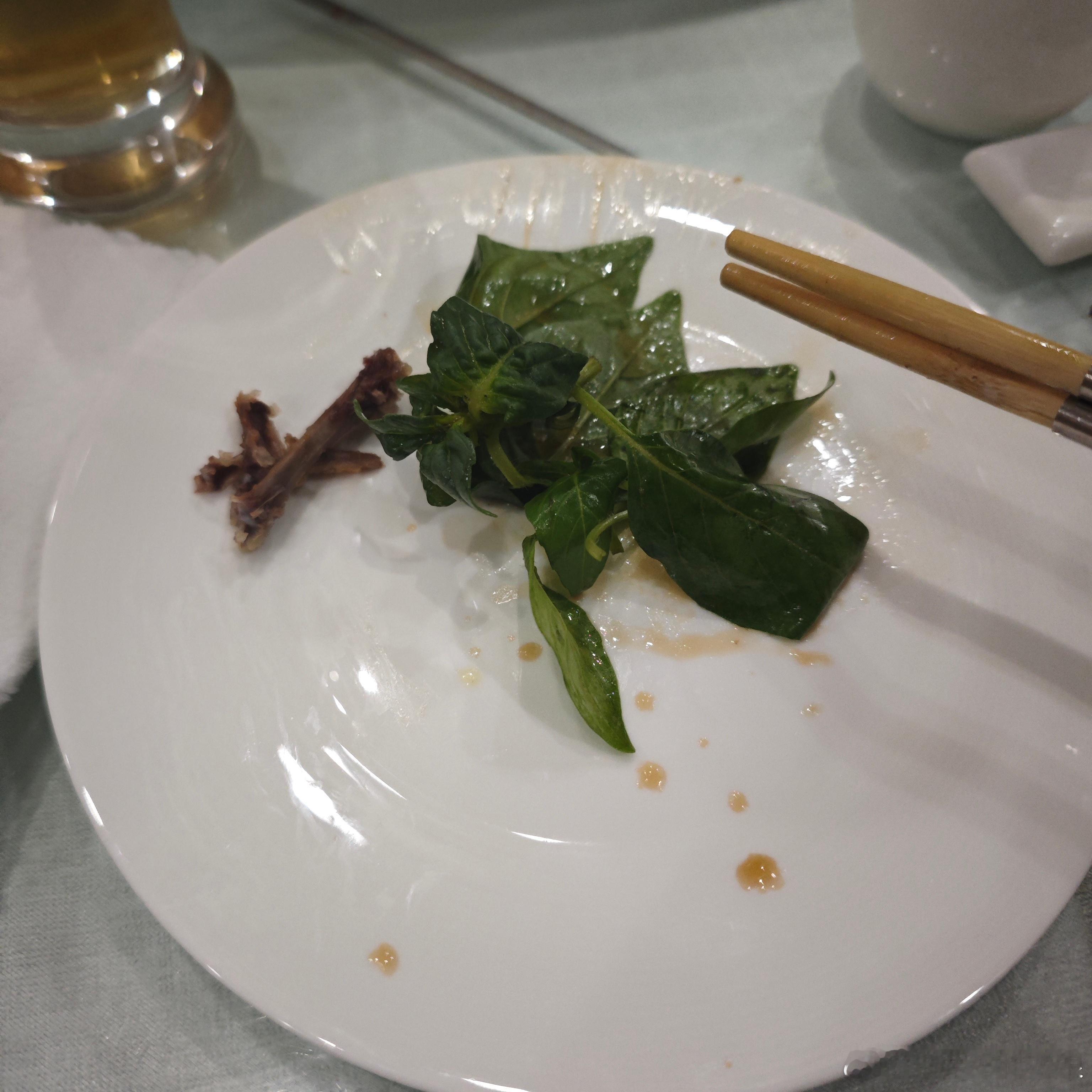 发个白贴吧  感觉之前也没有很多饭店上这个菜，最近吃饭总是有，河南特色菜，喜欢的