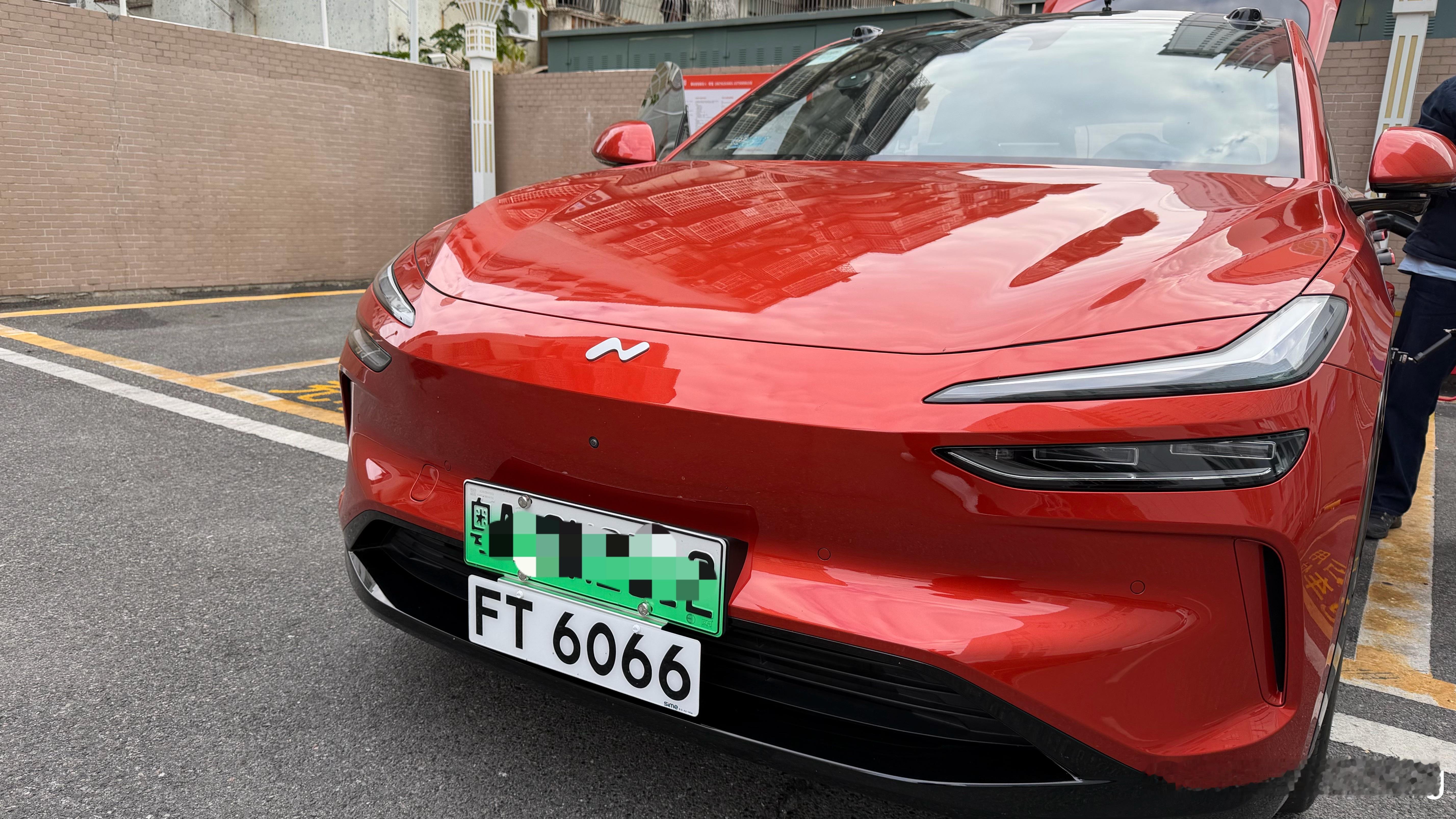 今天做一个FT南下仔她抽到了可以开车去香港的名额，于是我厚脸皮的来了，因为我没亲