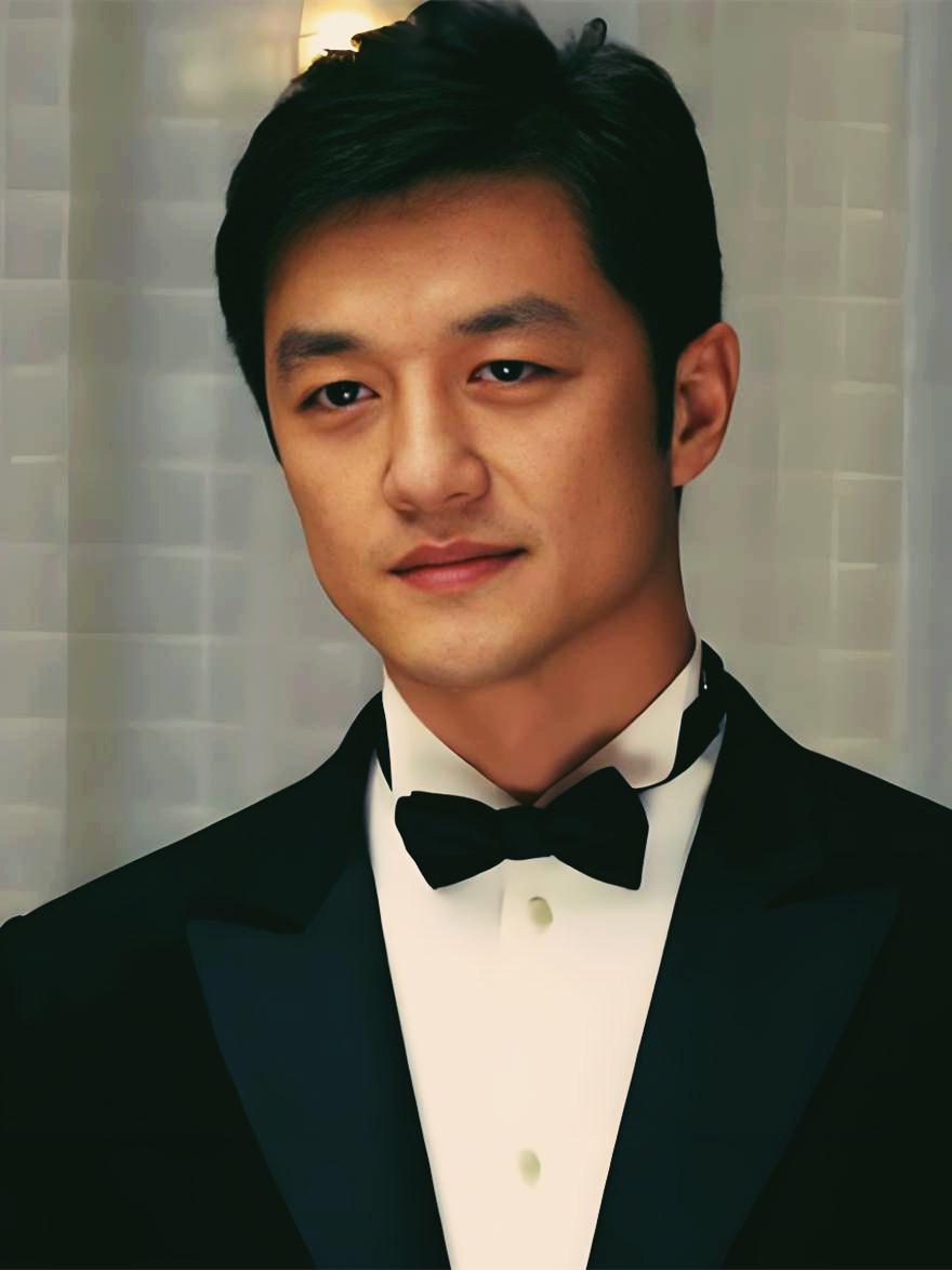 李亚鹏，
因为嫣然医院欠了一屁股债，
关王菲啥事儿？

最近大家都在聊李亚鹏的事