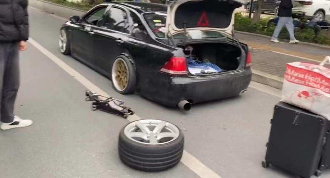 今年玩低趴的改装消费金额都下降了~~~很多半大小子也开始考虑共享自行车or雅迪解