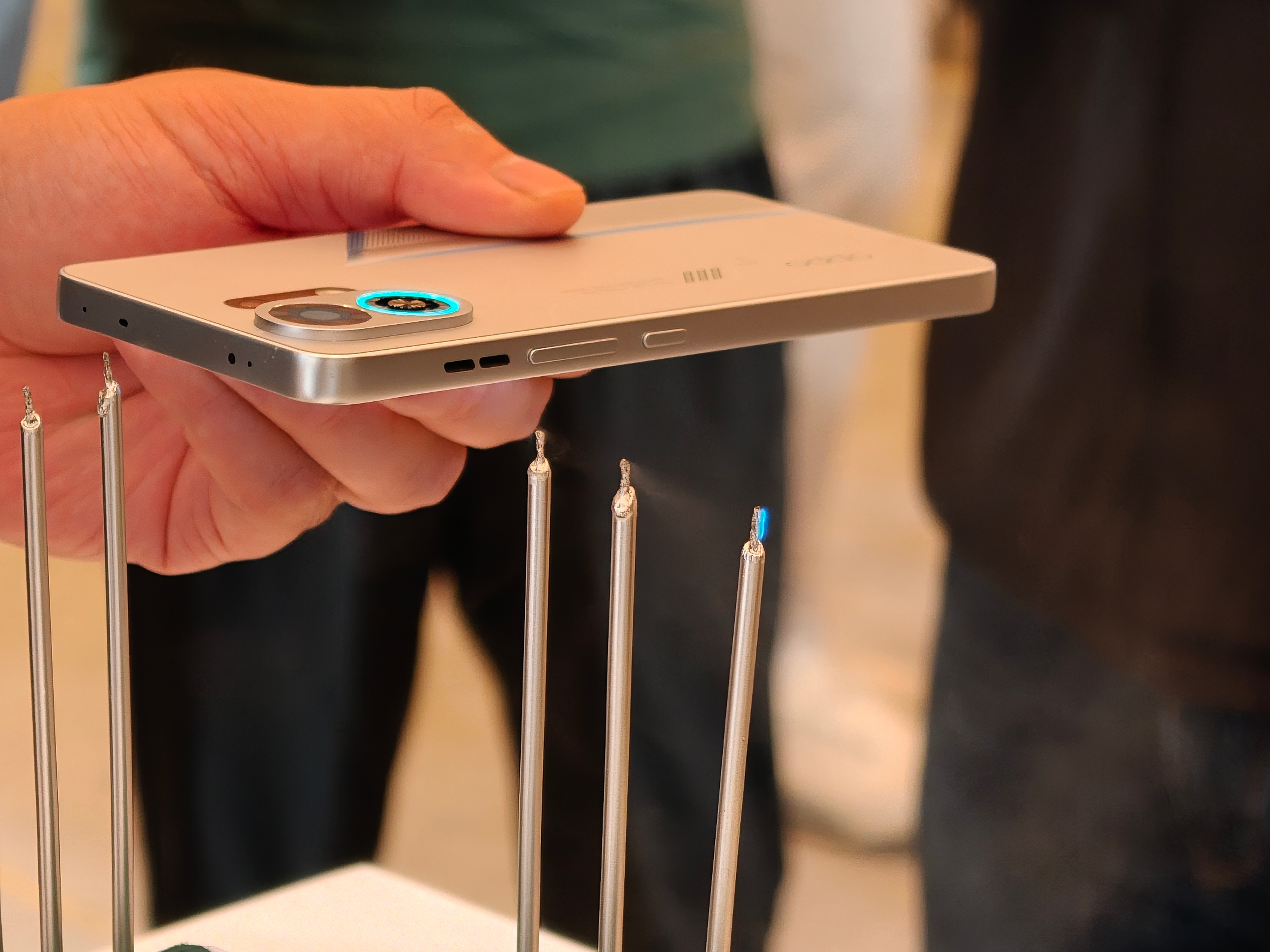 OPPO 自研的这套疾风散热引擎 有点东西不仅仅是在机内增加一个小风扇这么简单首