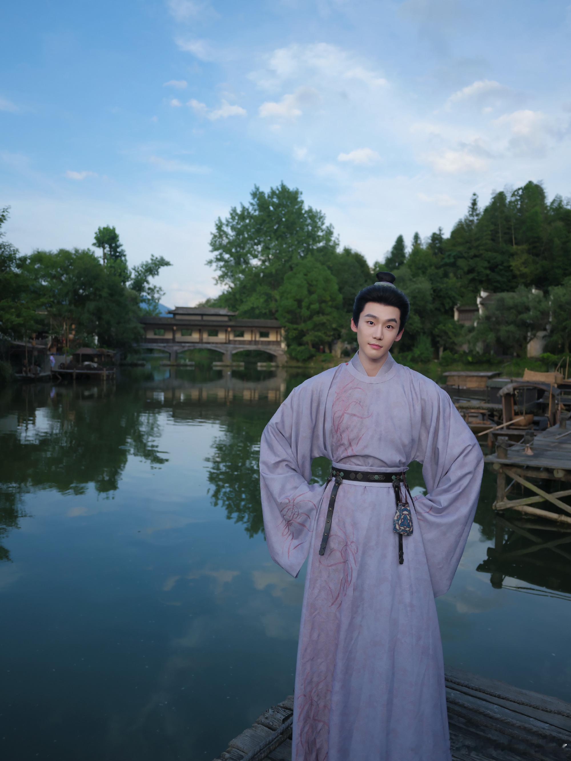 谢兴阳又发了经纪人不让发的经纪人拦是拦不住一点，谢兴阳主打一个随心所欲，该露的腹