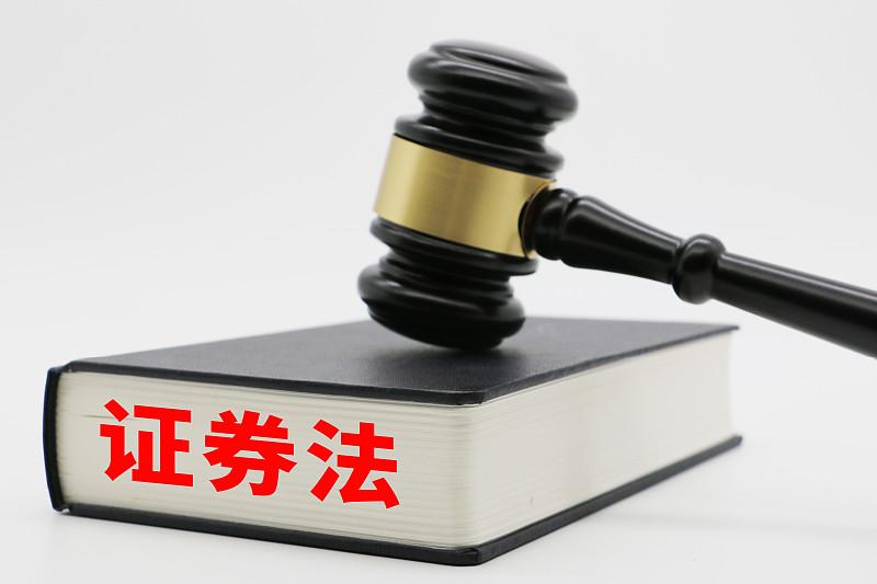 最近身边好几个买基金的朋友都在晒账户浮亏，最多的一个偏股组合今年以来跌了17%，