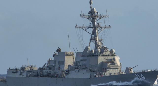 伊朗硬气！美驱逐舰趁谈判闯海峡，30 分钟打击通牒一出立刻认怂掉头
 
这件事发