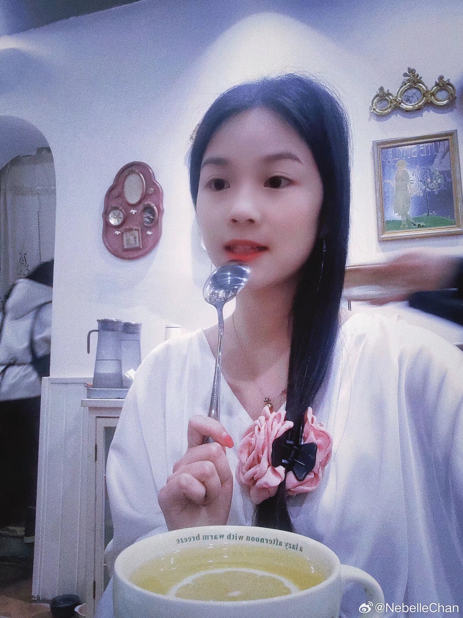 是我后知后觉、你身边那位很好，真心祝福你们既然你不联系了，那就彻底点。我不会在你