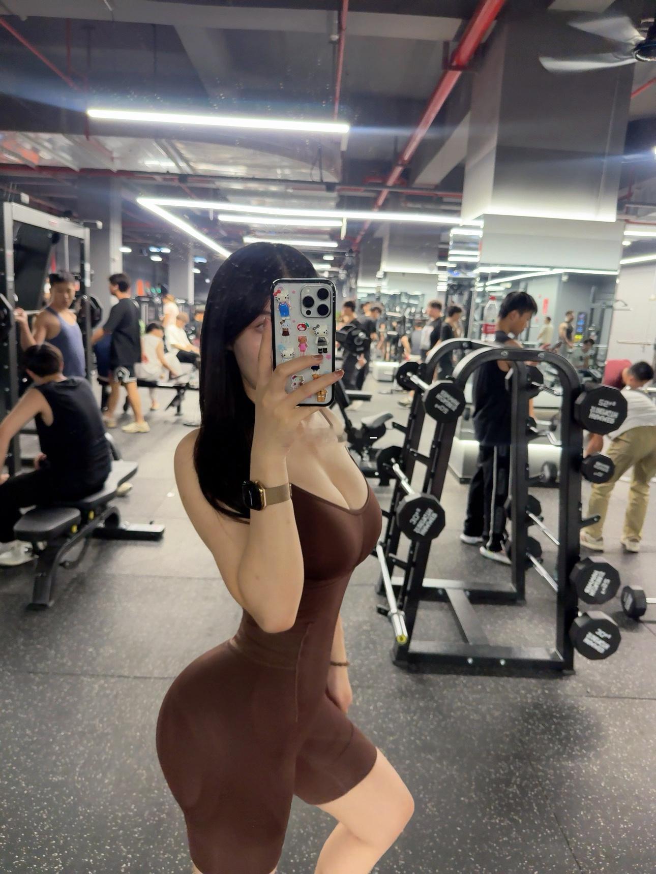 涂抹氮泵，火辣辣的健身[超话]腰臀比蜜桃臀ootd运动就是坚持运动打卡 ​​​