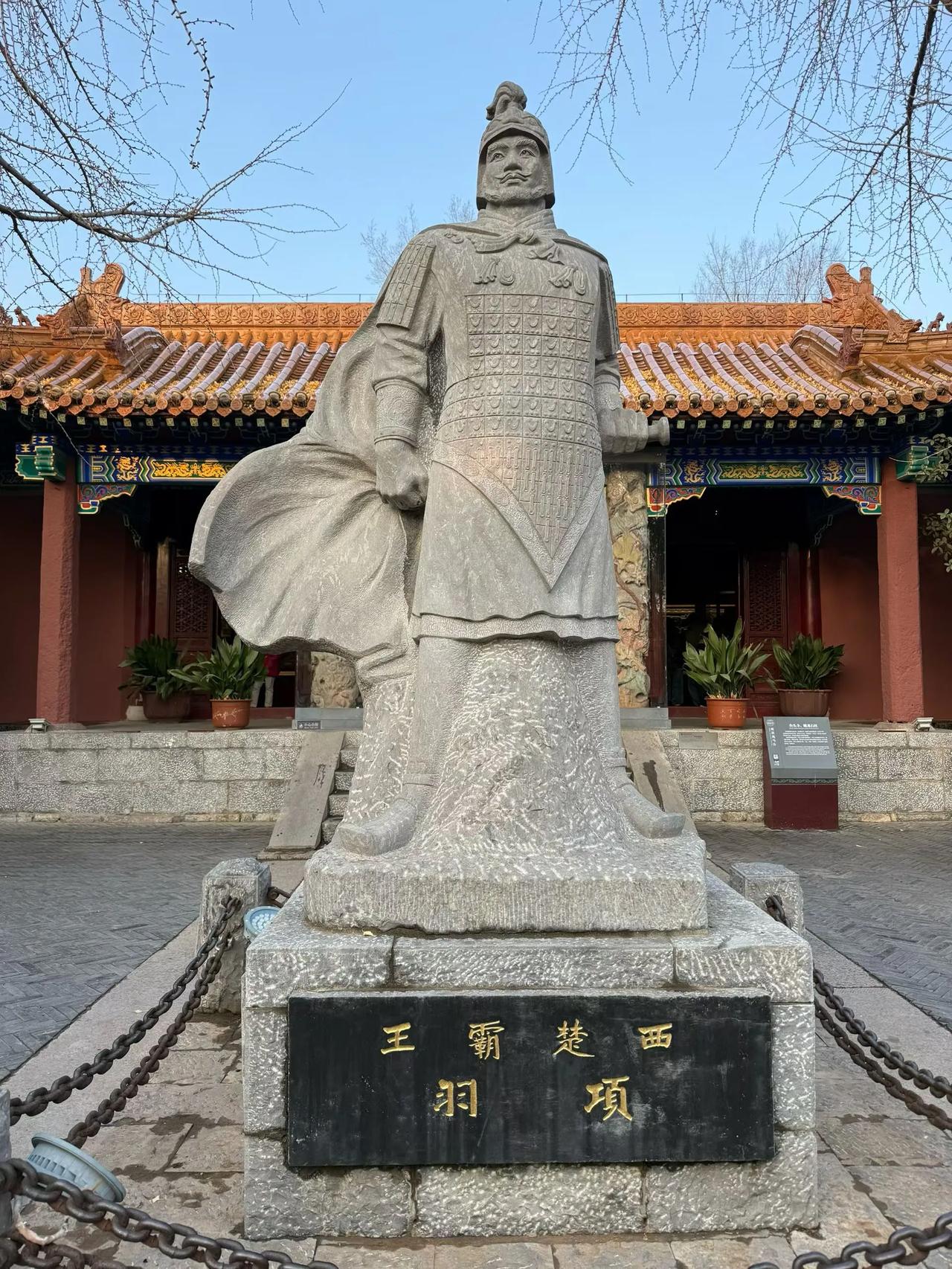 雪后的祖国山河，美得像一幅历史长卷。一下雪，故宫成了紫禁城，红墙、白雪、琉璃瓦，