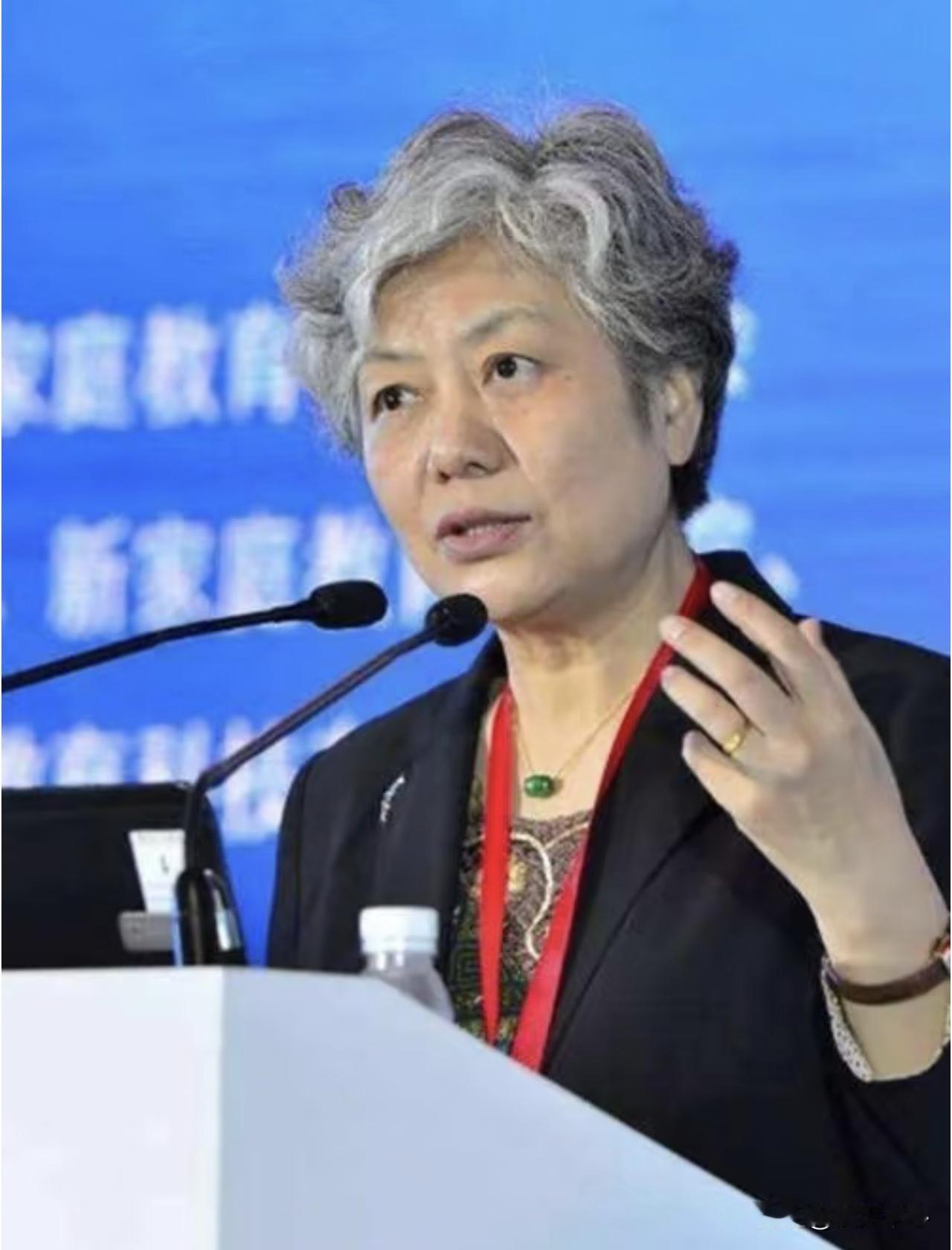公安大学教授李玫瑾说：

“我采访过一个系列强奸犯，他说女人和女人是不一样的，你